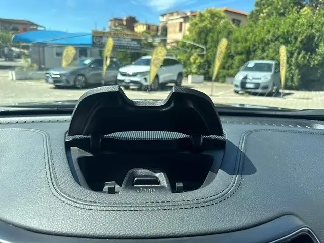 Jeep Cherokee view 19