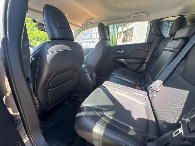 Jeep Cherokee view 12