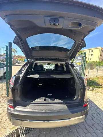 Jeep Cherokee view 11