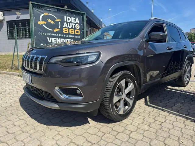 Jeep Cherokee view 3