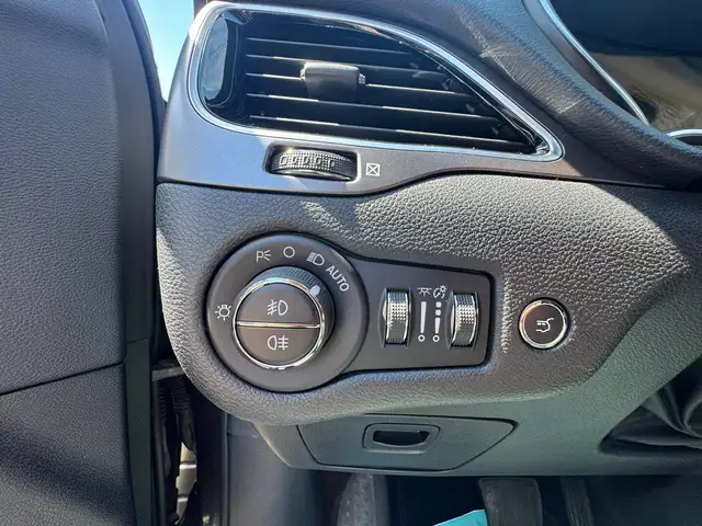 Jeep Cherokee view 13