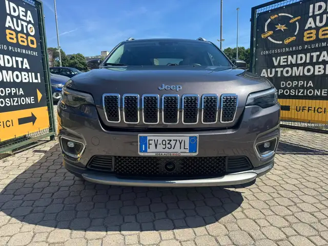 Jeep Cherokee view 2