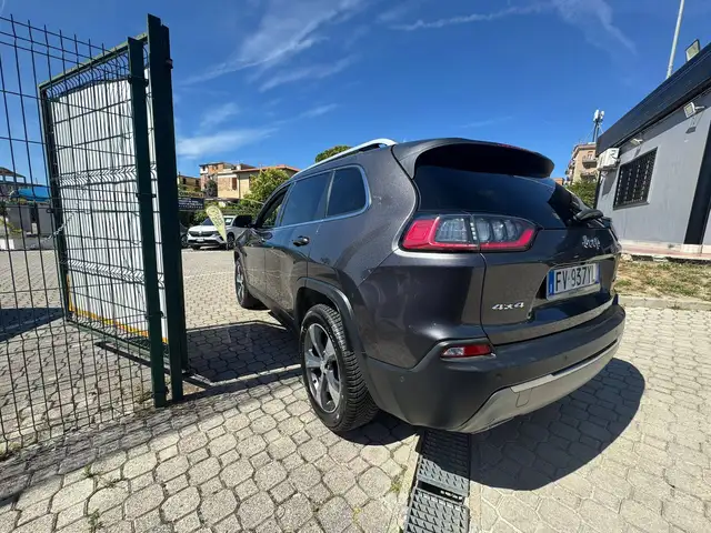 Jeep Cherokee view 6