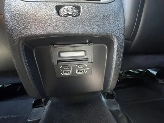 Jeep Cherokee view 14