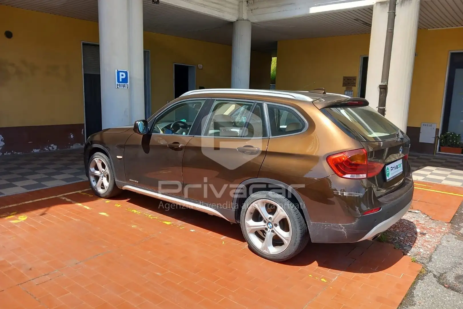 BMW X1 X1 sDrive18d Futura Bruin - 2
