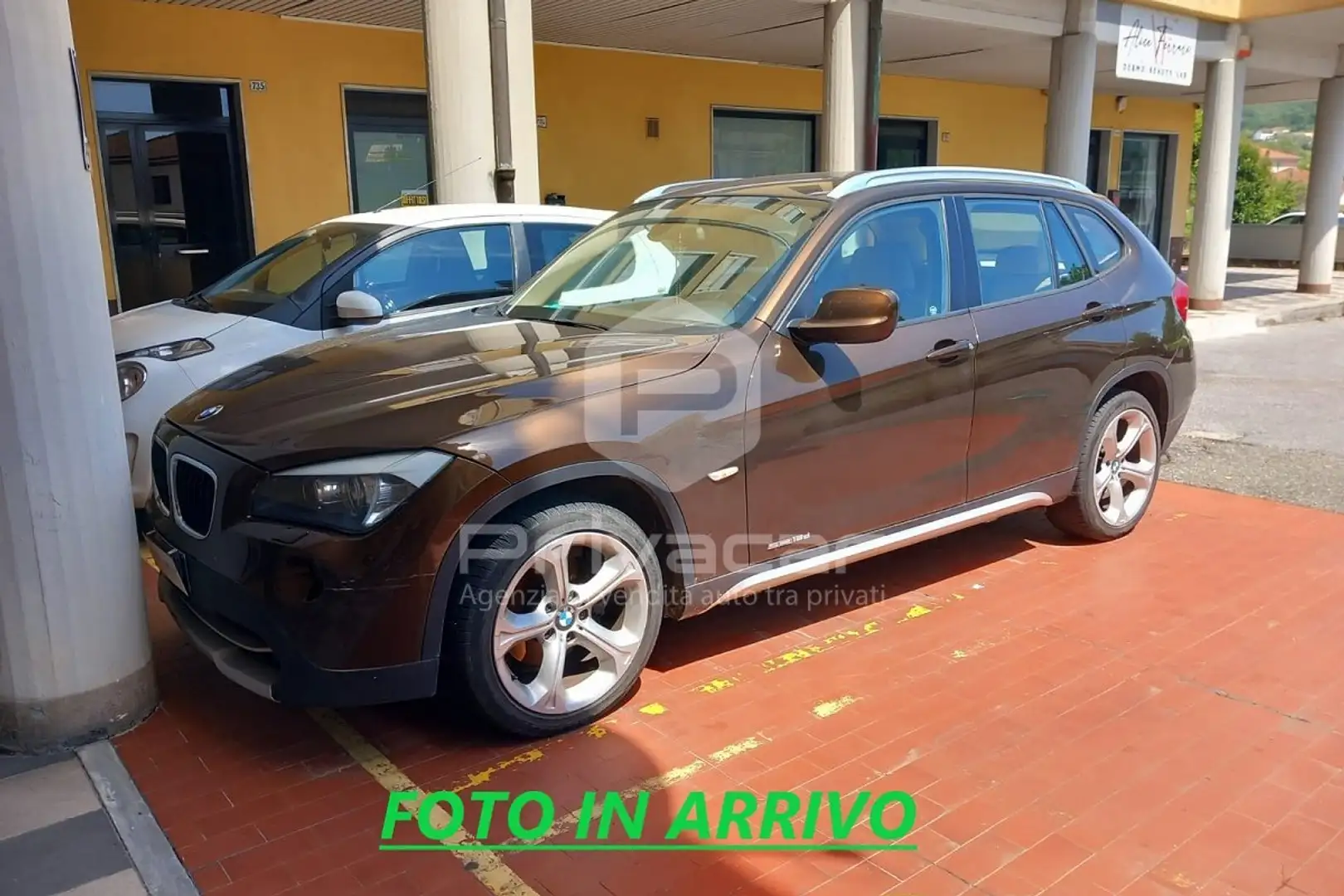 BMW X1 X1 sDrive18d Futura Bruin - 1