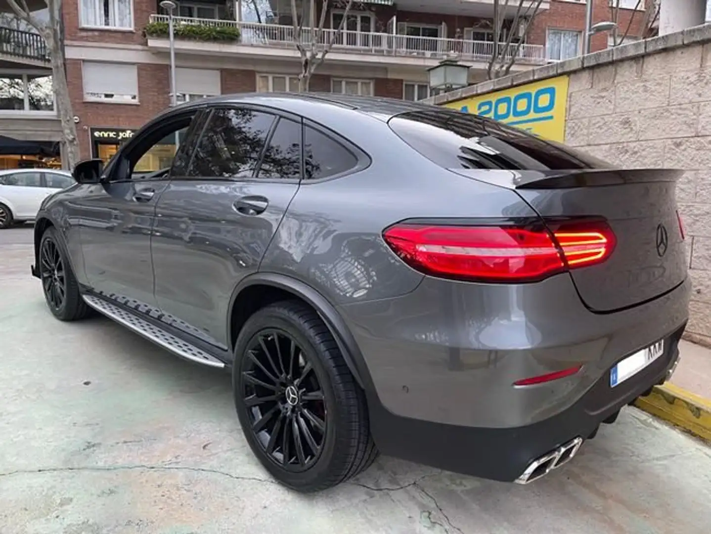 Mercedes-Benz GLC 250 COUPE 4matic AMG LINE Grau - 2