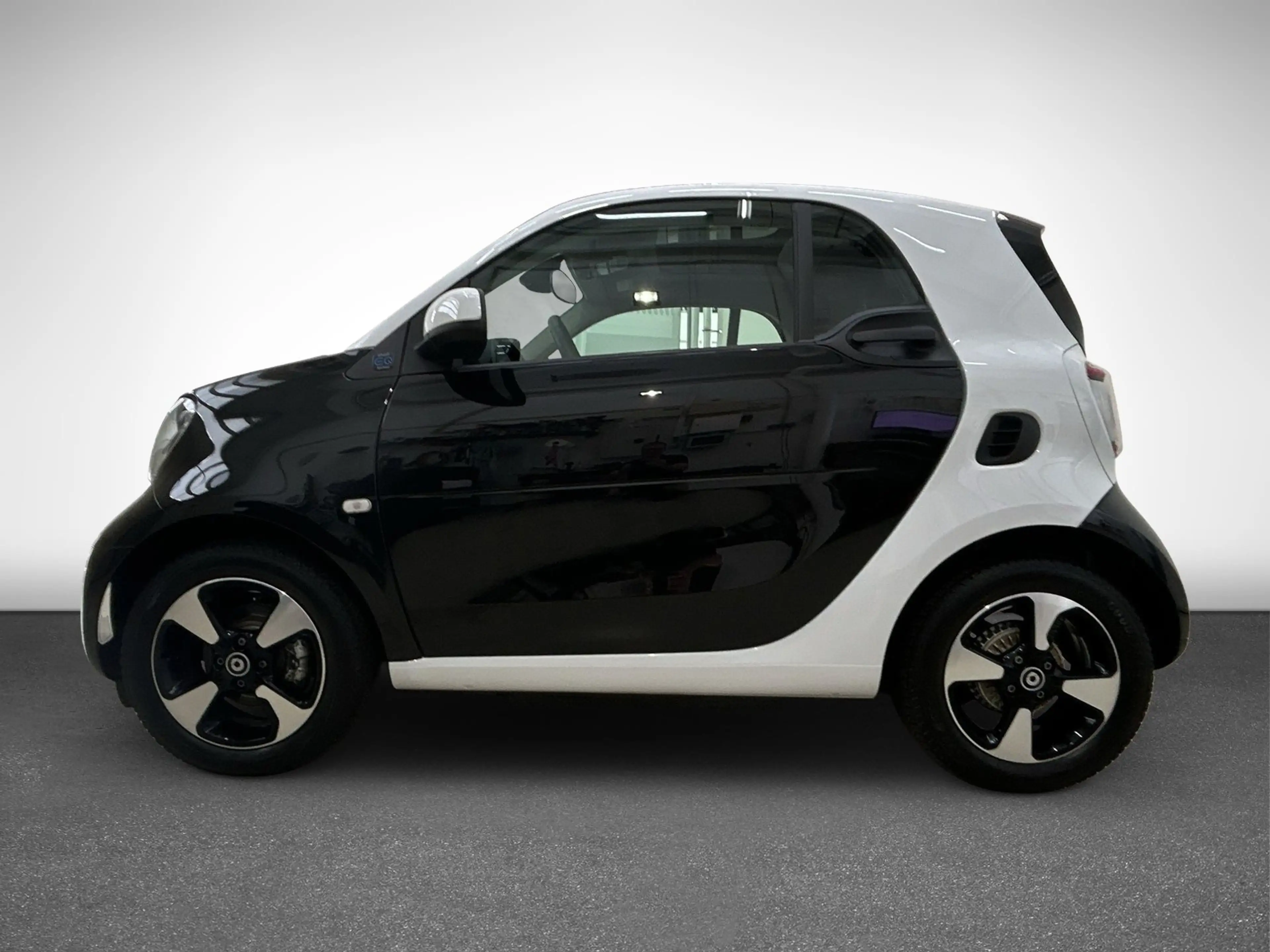 smart forTwo EQ  coupe SHZ — photo 7
