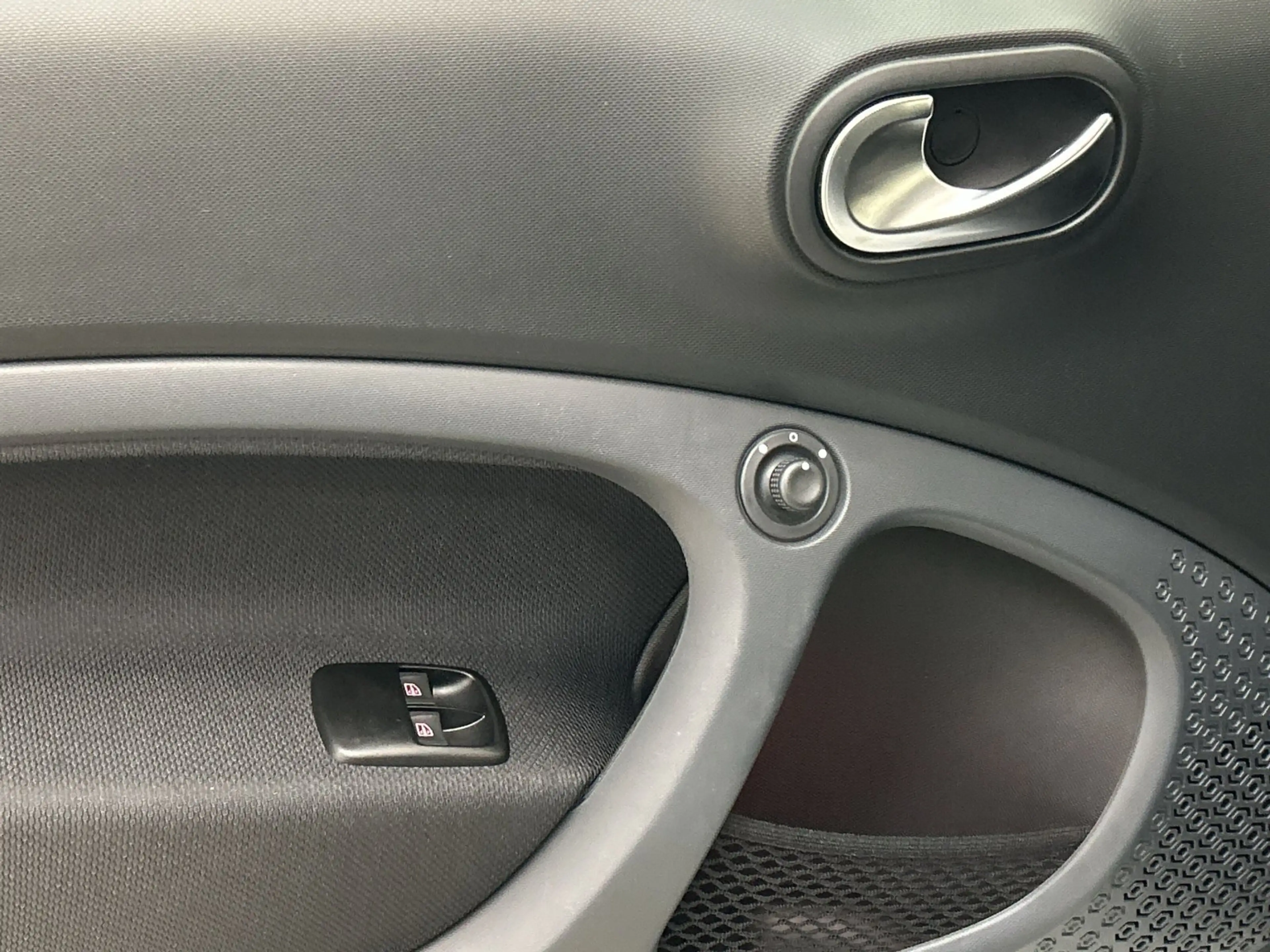 smart forTwo EQ  coupe SHZ — photo 11