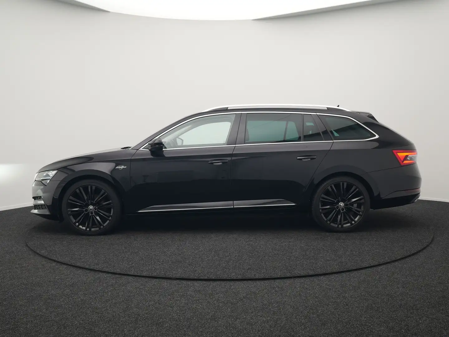 Skoda Superb Combi TSI iV Laurin & Klement Plug In Hybrid 218pk Zwart - 2
