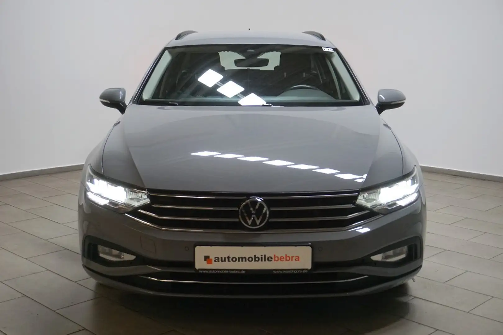 Volkswagen Passat 2.0TDI DSG Business AHK Navi LED Gris - 2