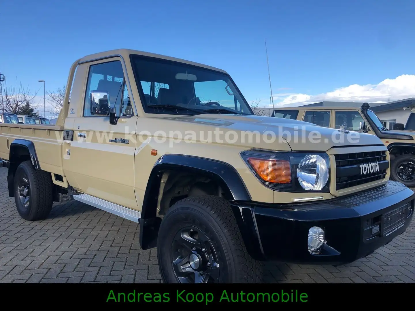 Toyota Land Cruiser GRJ 79 SC 70th Anniversary SOFORT Beige - 2