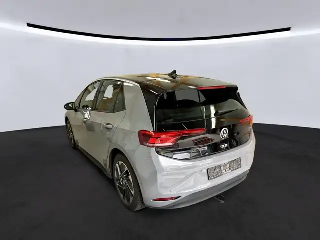 Volkswagen ID.3 view 3