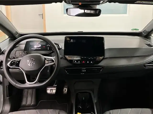 Volkswagen ID.3 view 5