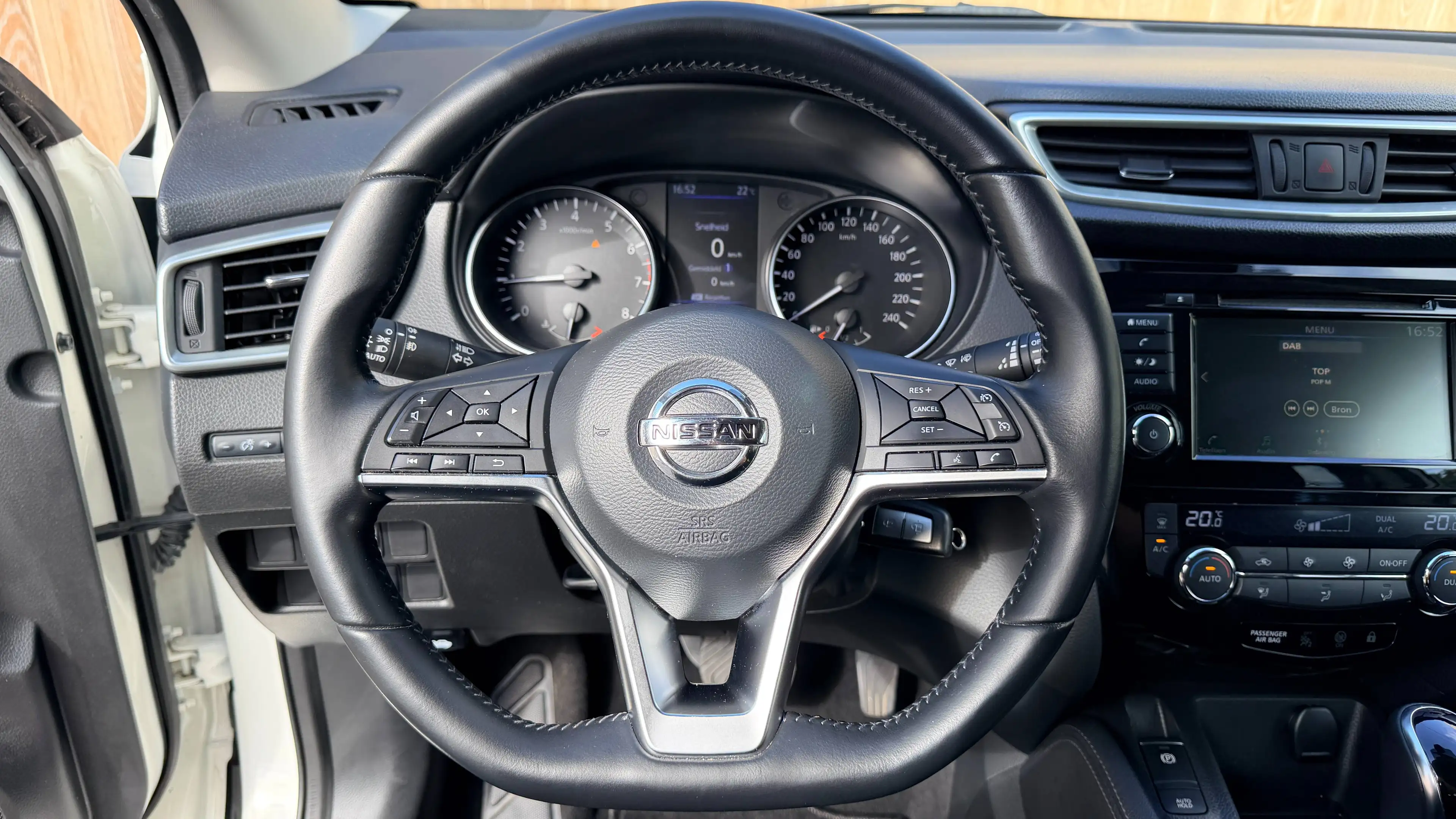 Nissan Qashqai Qashqai 1.3 DIG-T  Tekna DCT AUTOMAAT — photo 16