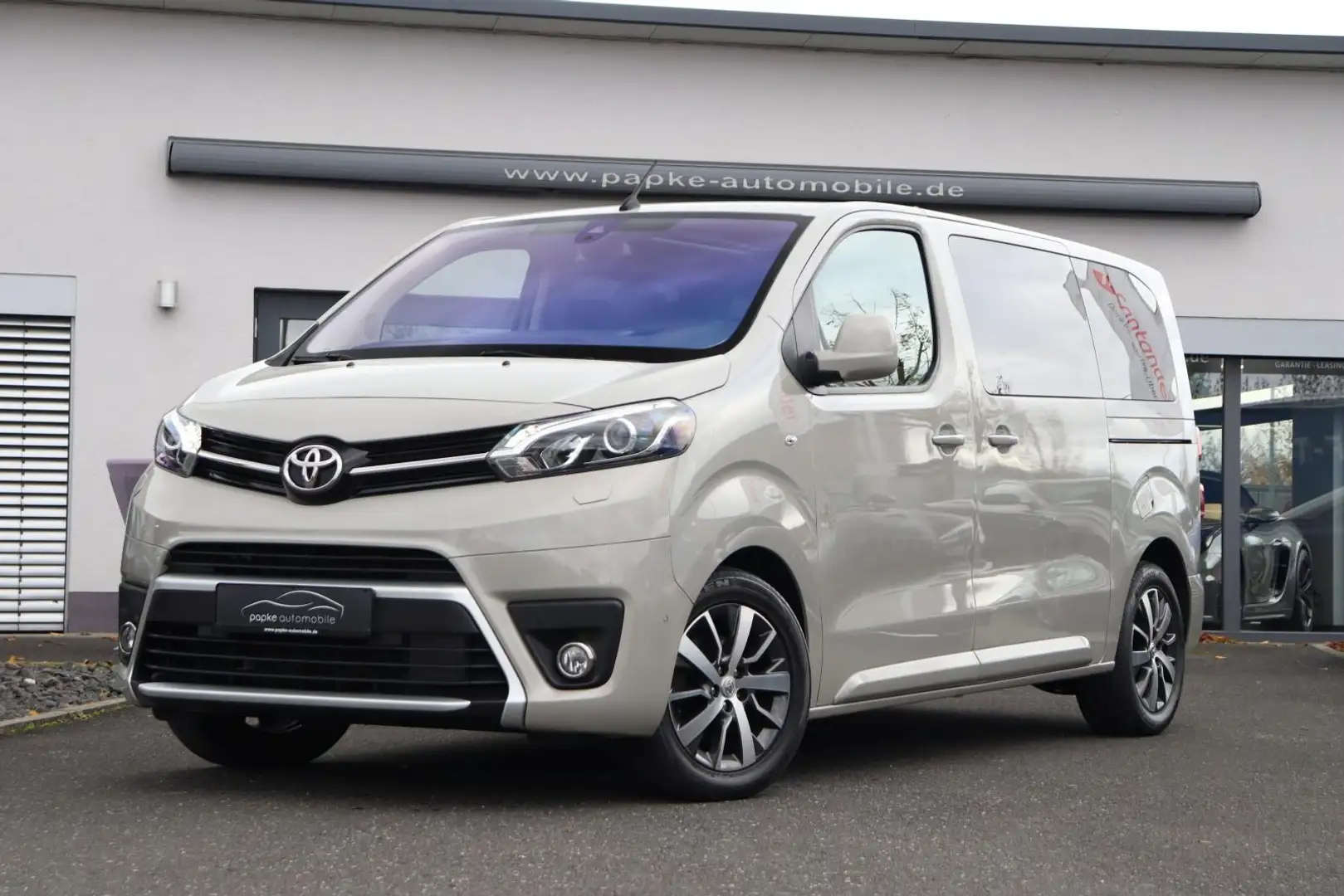 Toyota Proace Proace Verso 2.0 D-4D L1 Exclusive +STANDHEIZUNG+ Grau - 2