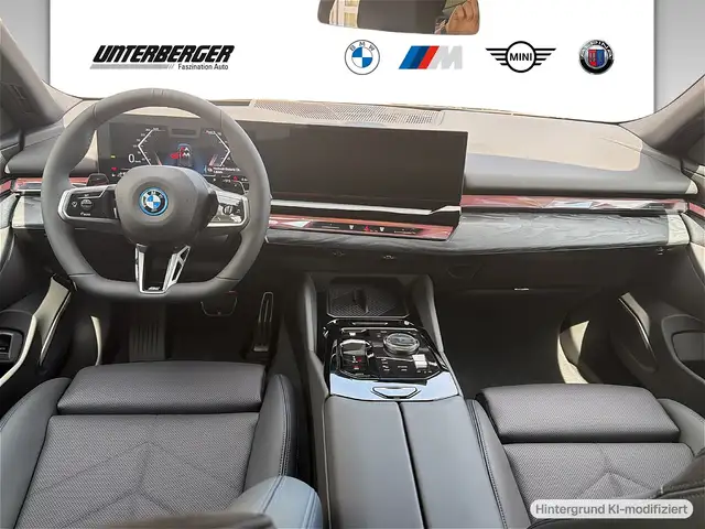 BMW 5 Series view 7