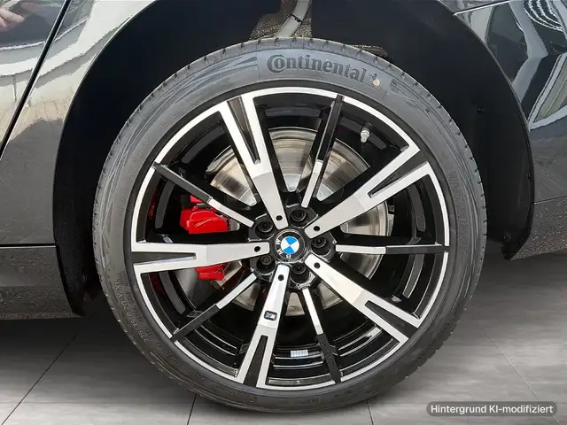 BMW 5 Series view 6