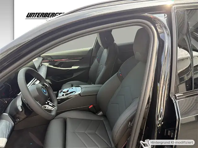 BMW 5 Series view 10