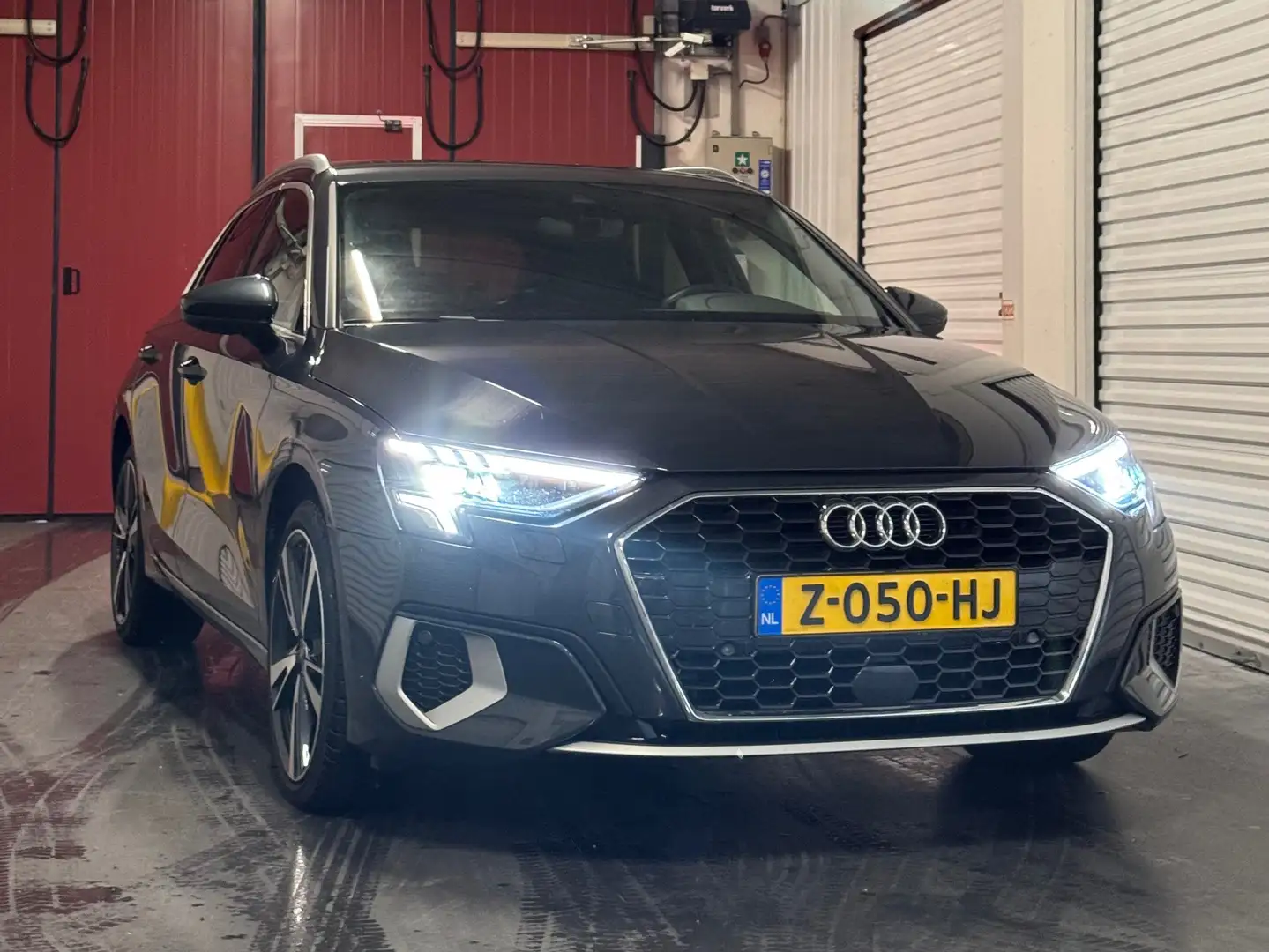Audi A3 A3 40 TFSI E | S-Line | B&O | Lane Assist | Matrix Grijs - 1