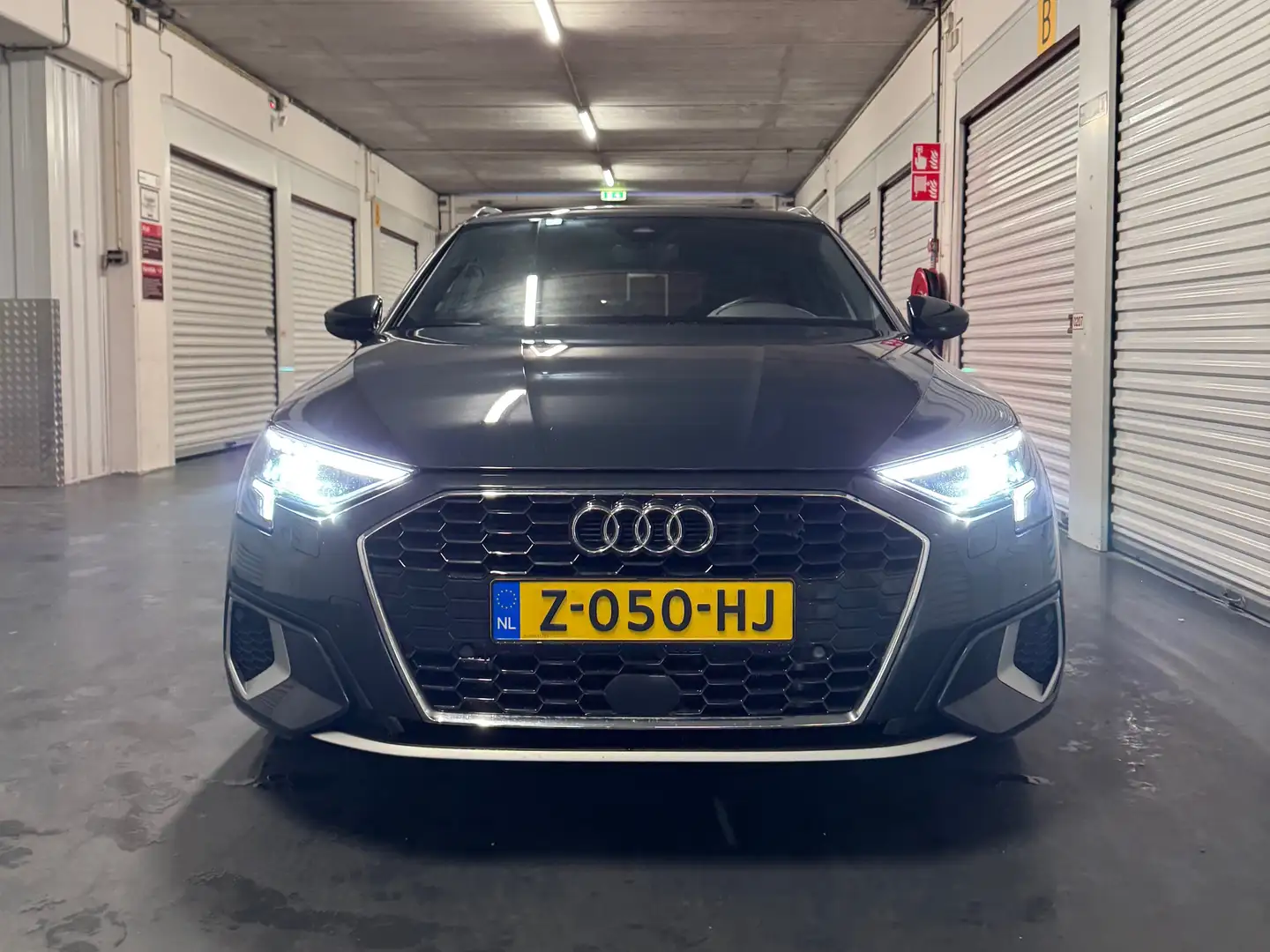 Audi A3 A3 40 TFSI E | S-Line | B&O | Lane Assist | Matrix Grijs - 2