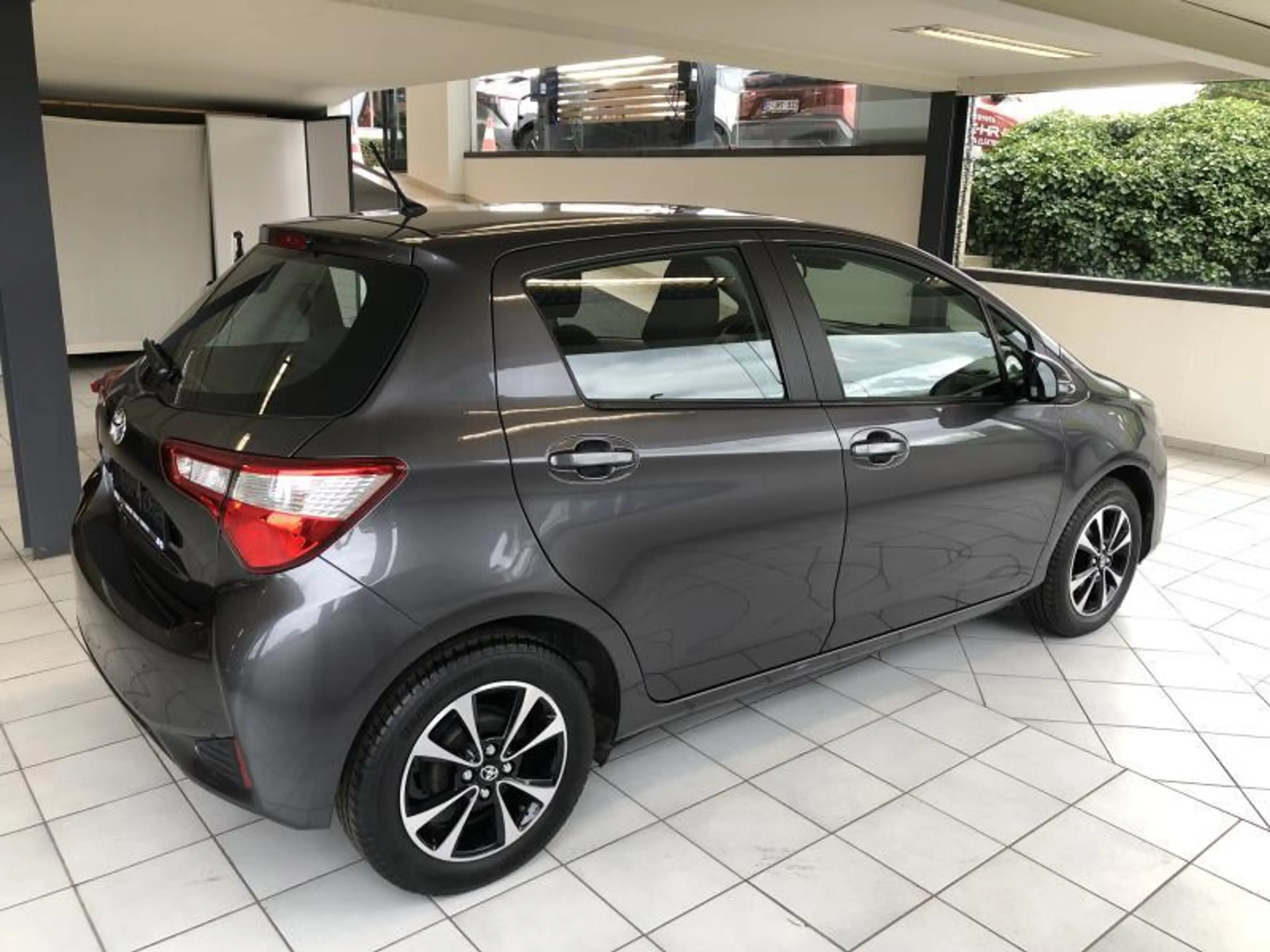 Toyota Yaris Young — photo 6