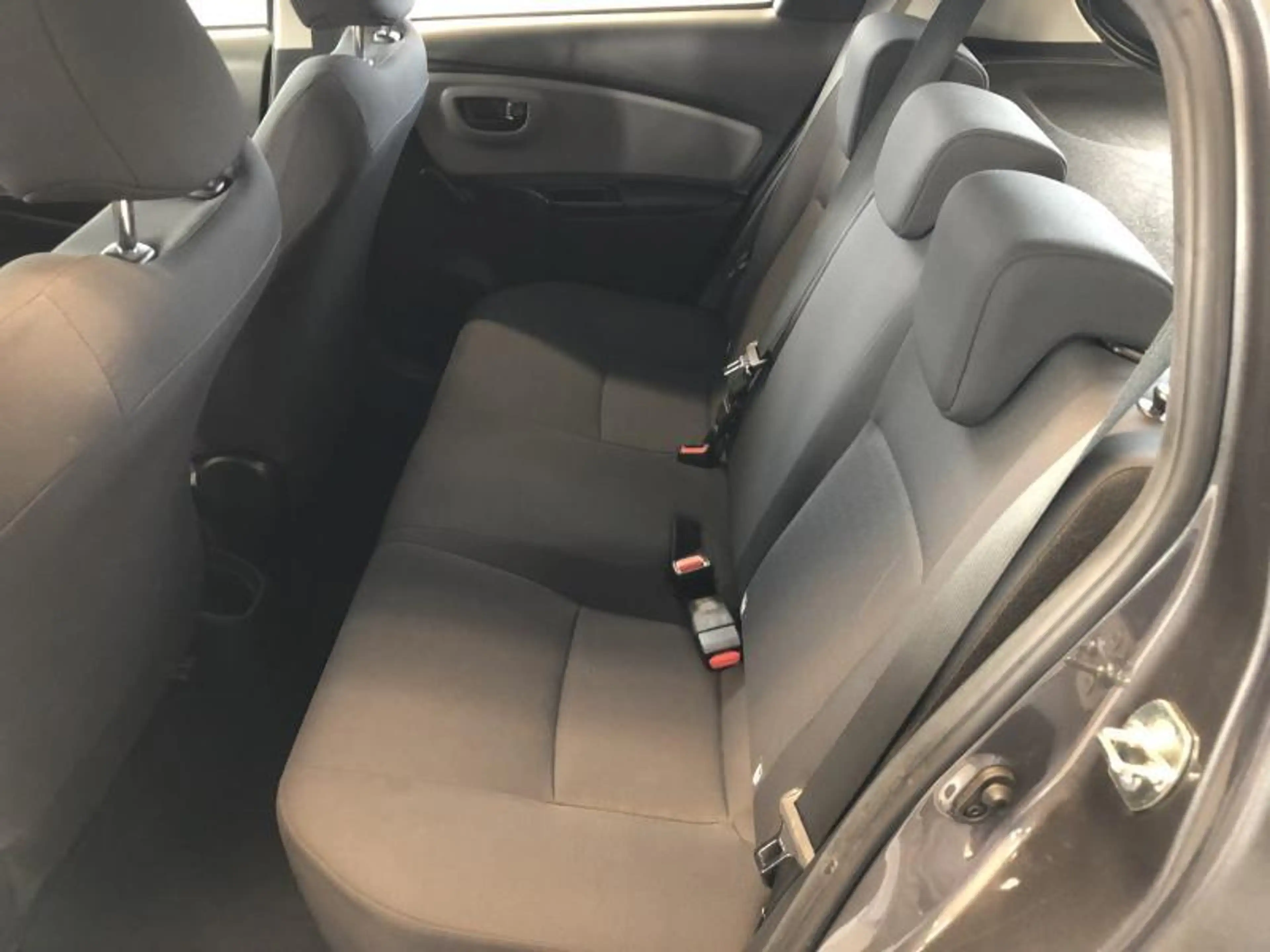 Toyota Yaris Young — photo 10