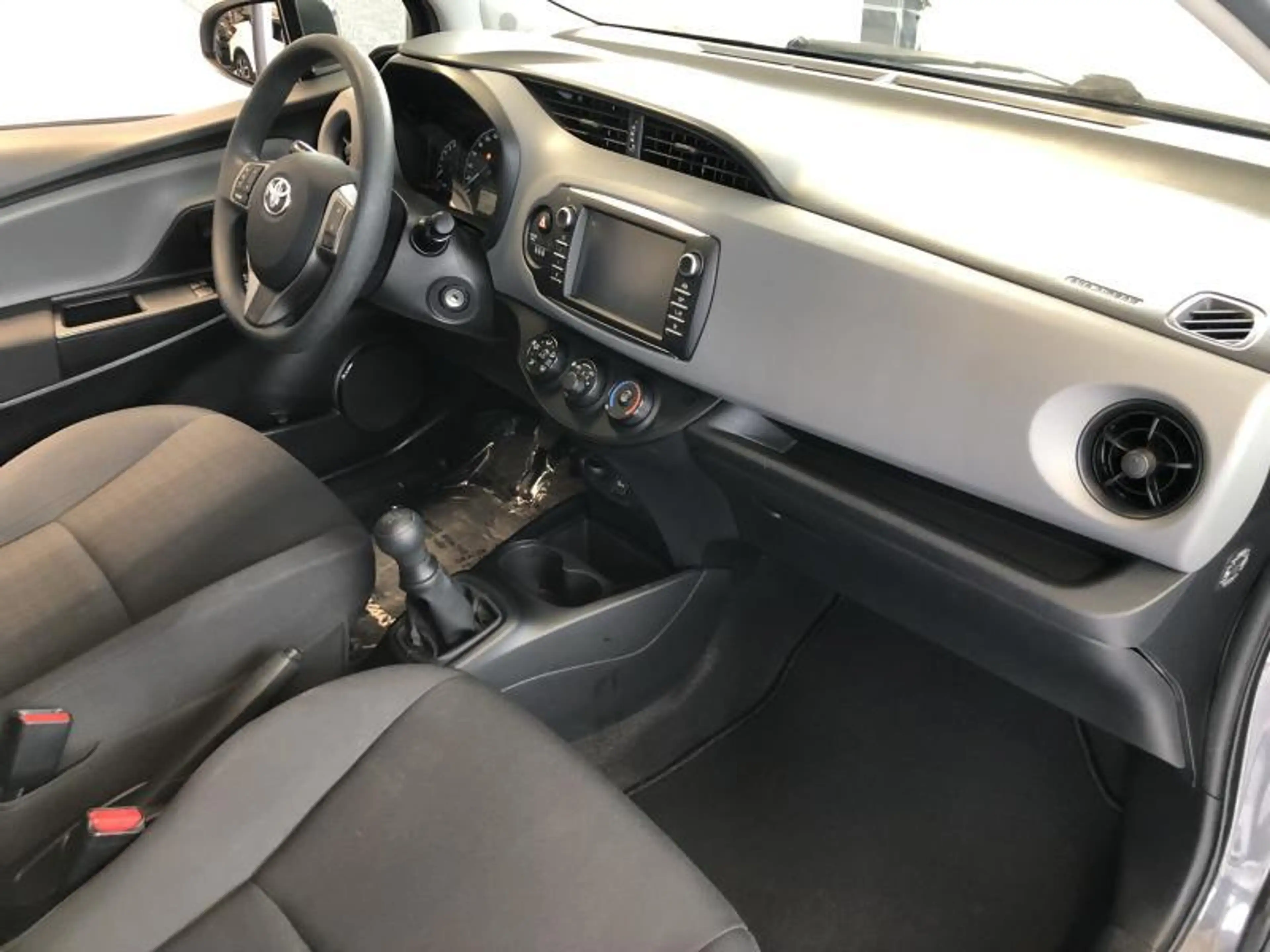 Toyota Yaris Young — photo 9
