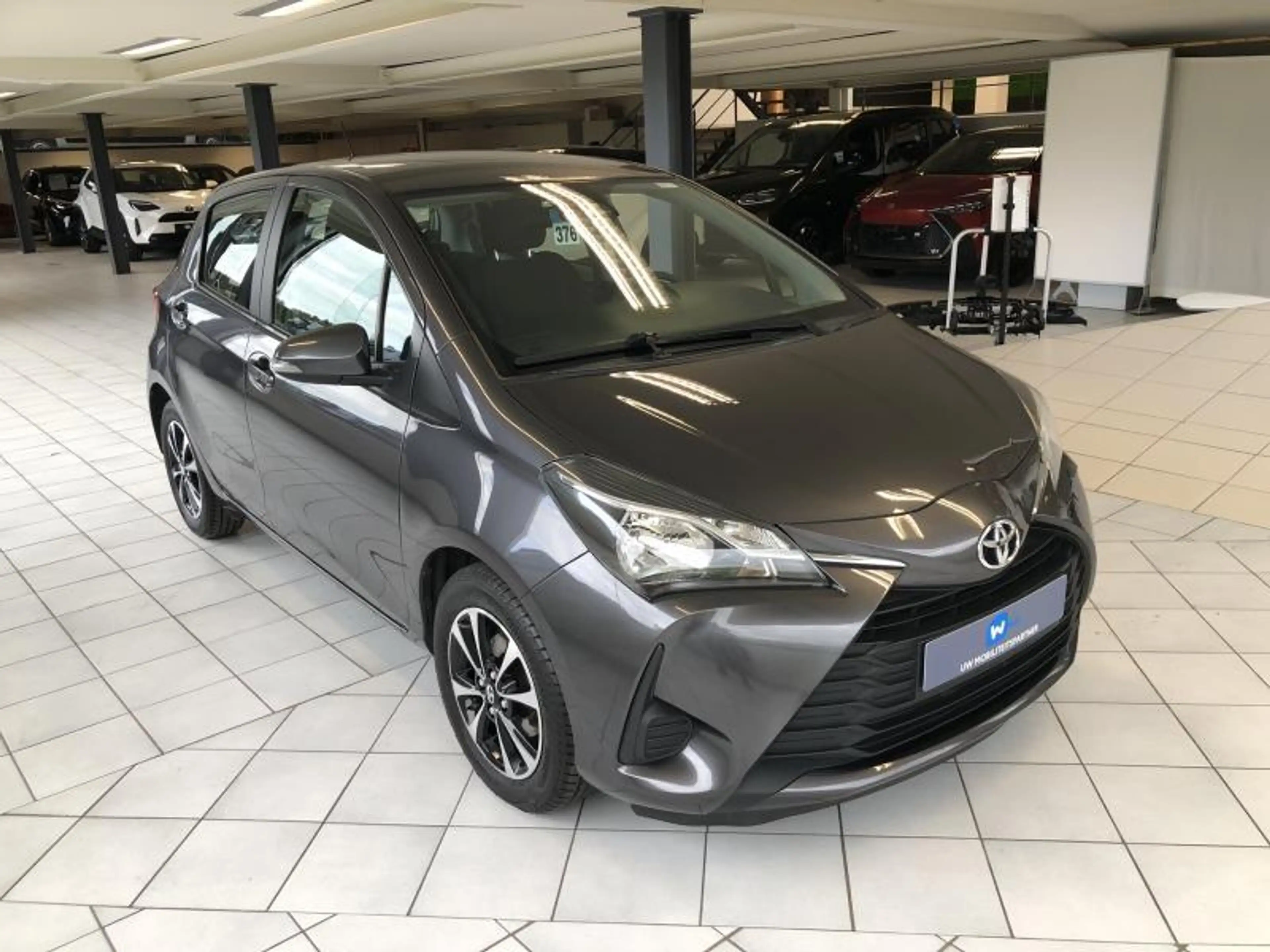 Toyota Yaris Young — photo 7
