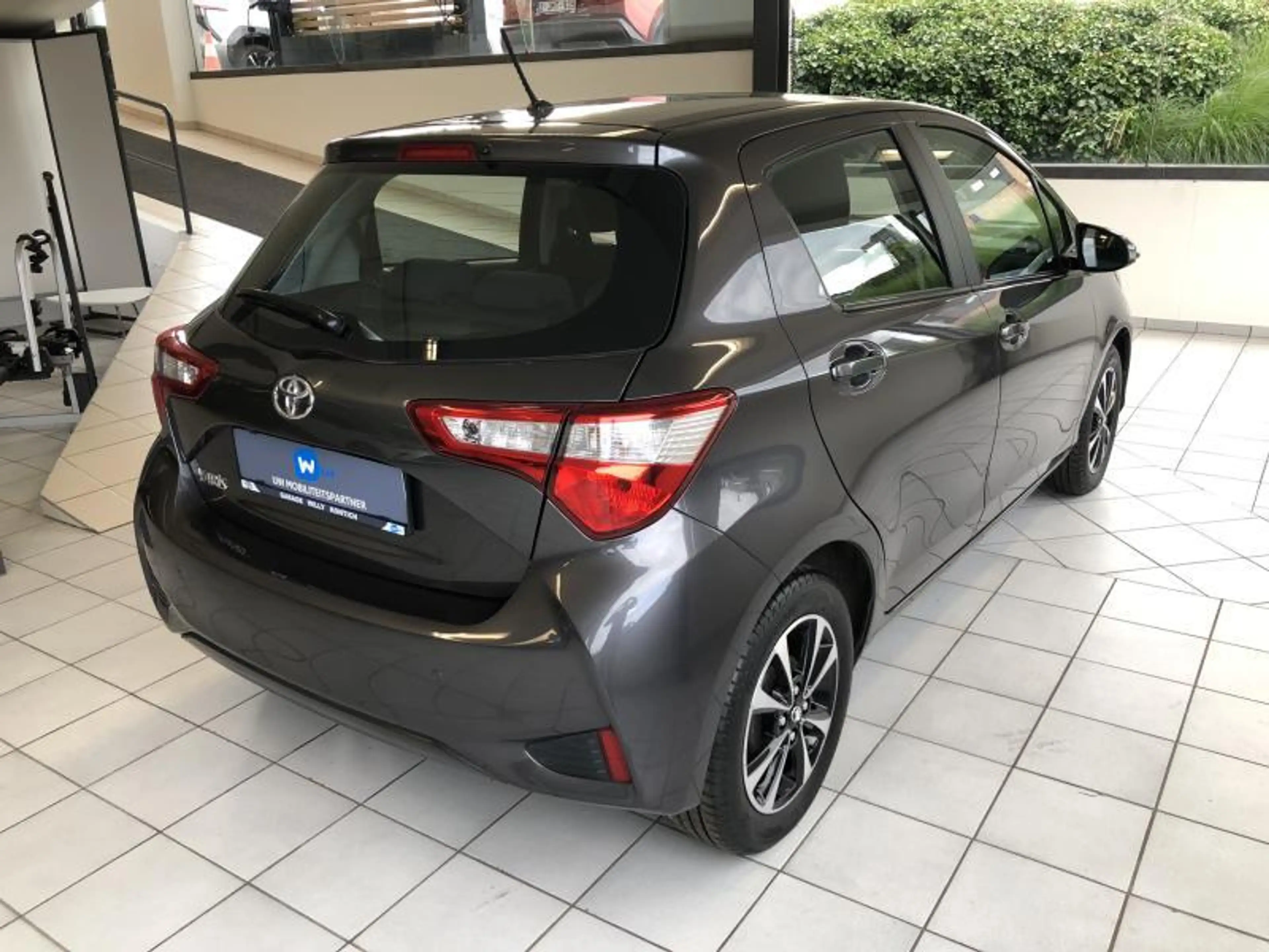 Toyota Yaris Young — photo 5