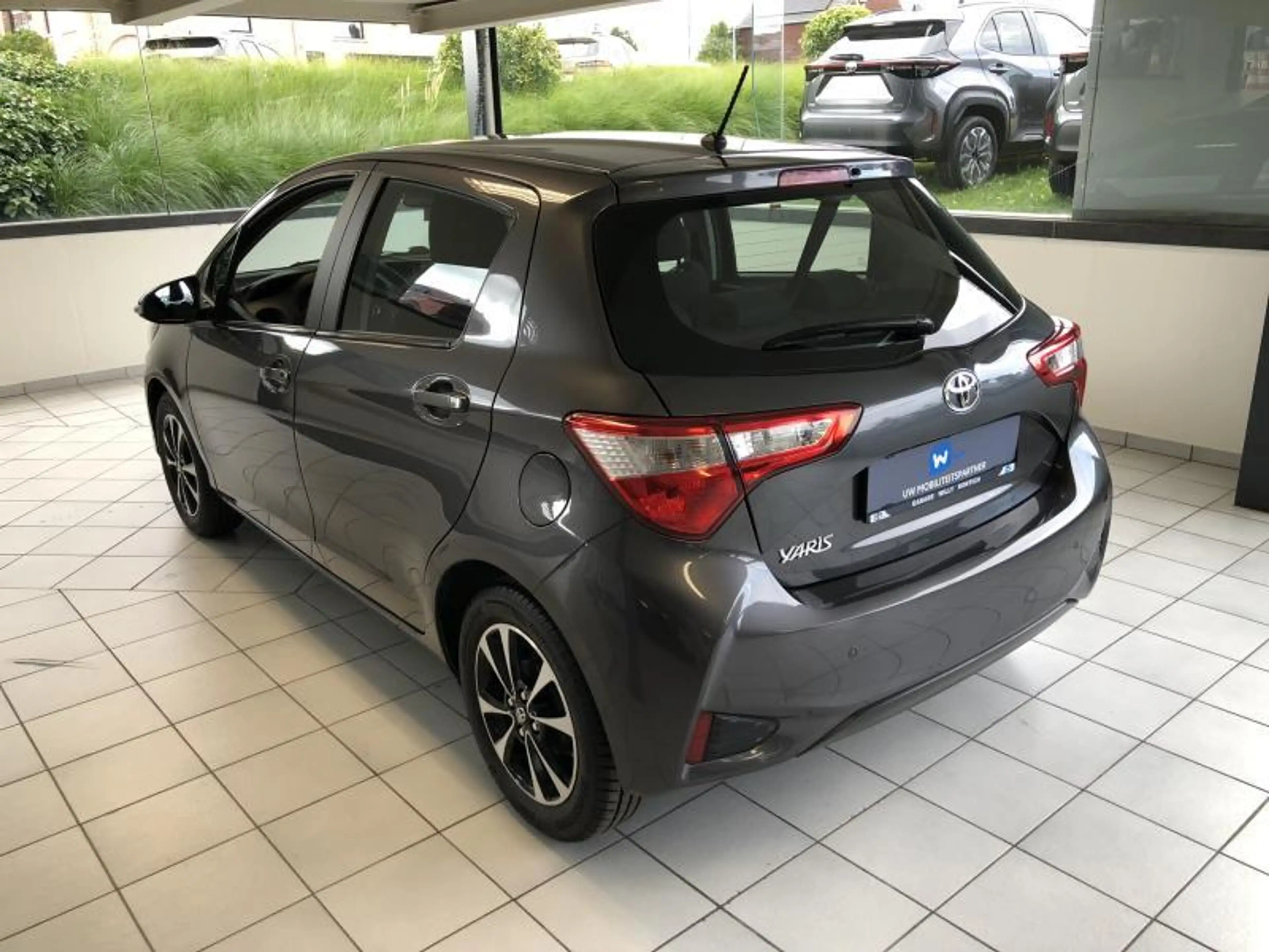 Toyota Yaris Young — photo 3