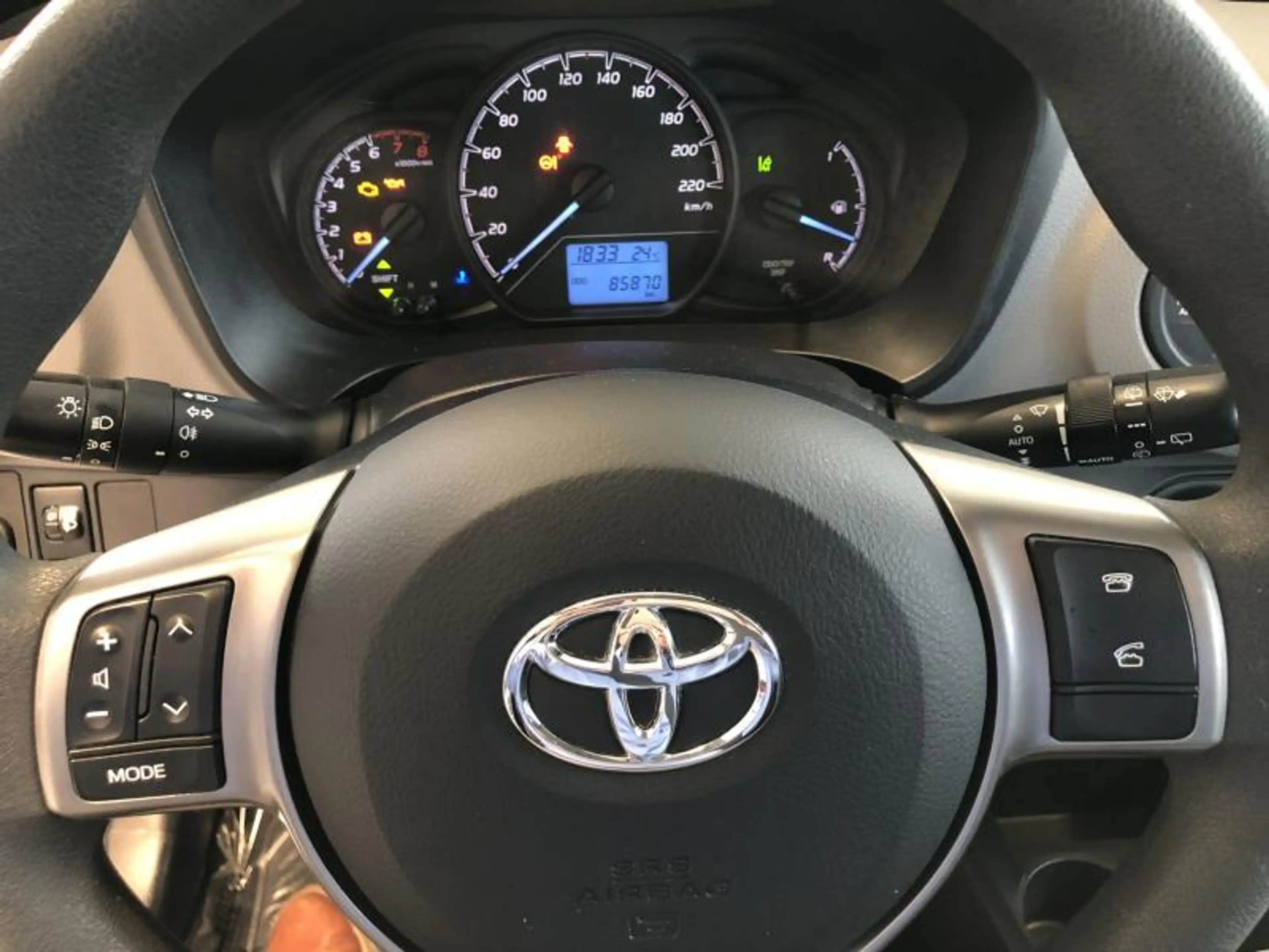 Toyota Yaris Young — photo 12