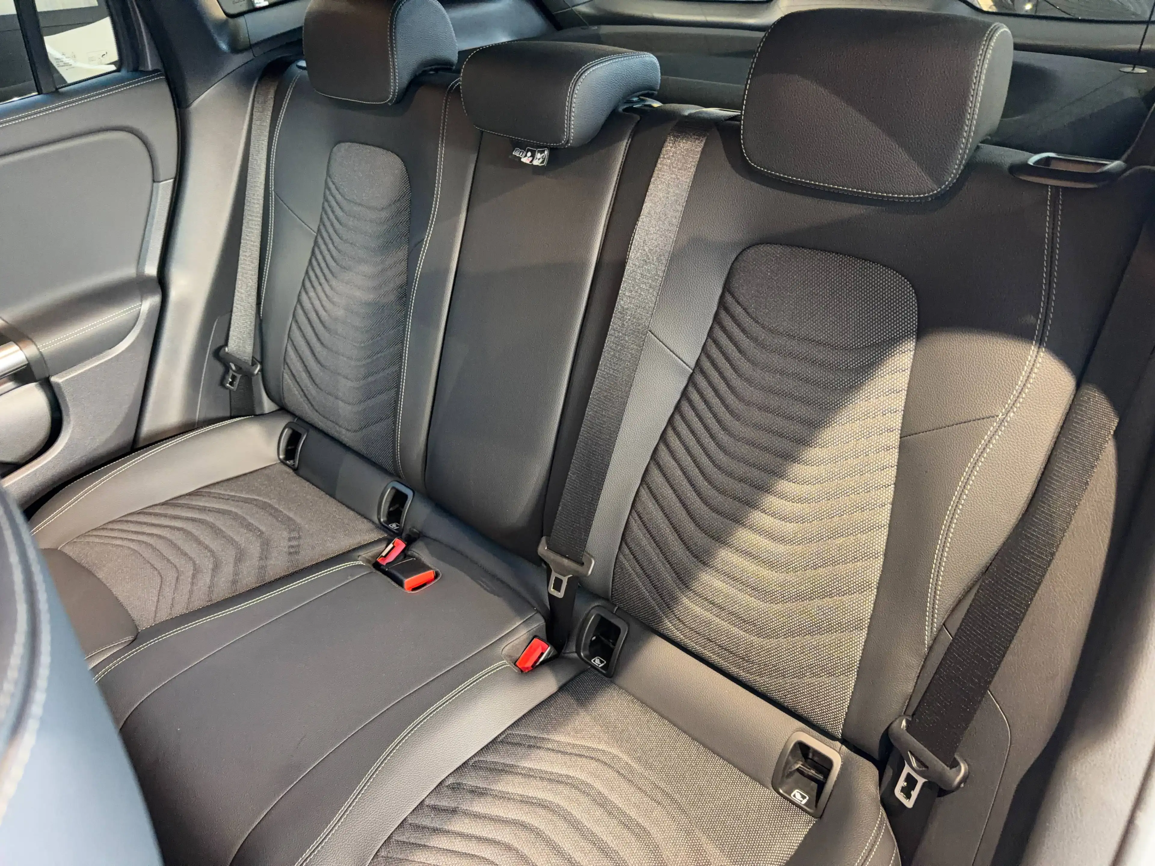 Mercedes-Benz GLA 180 -Night -Dode hoek -Distronic - 360 Camera - Keyless go — photo 11