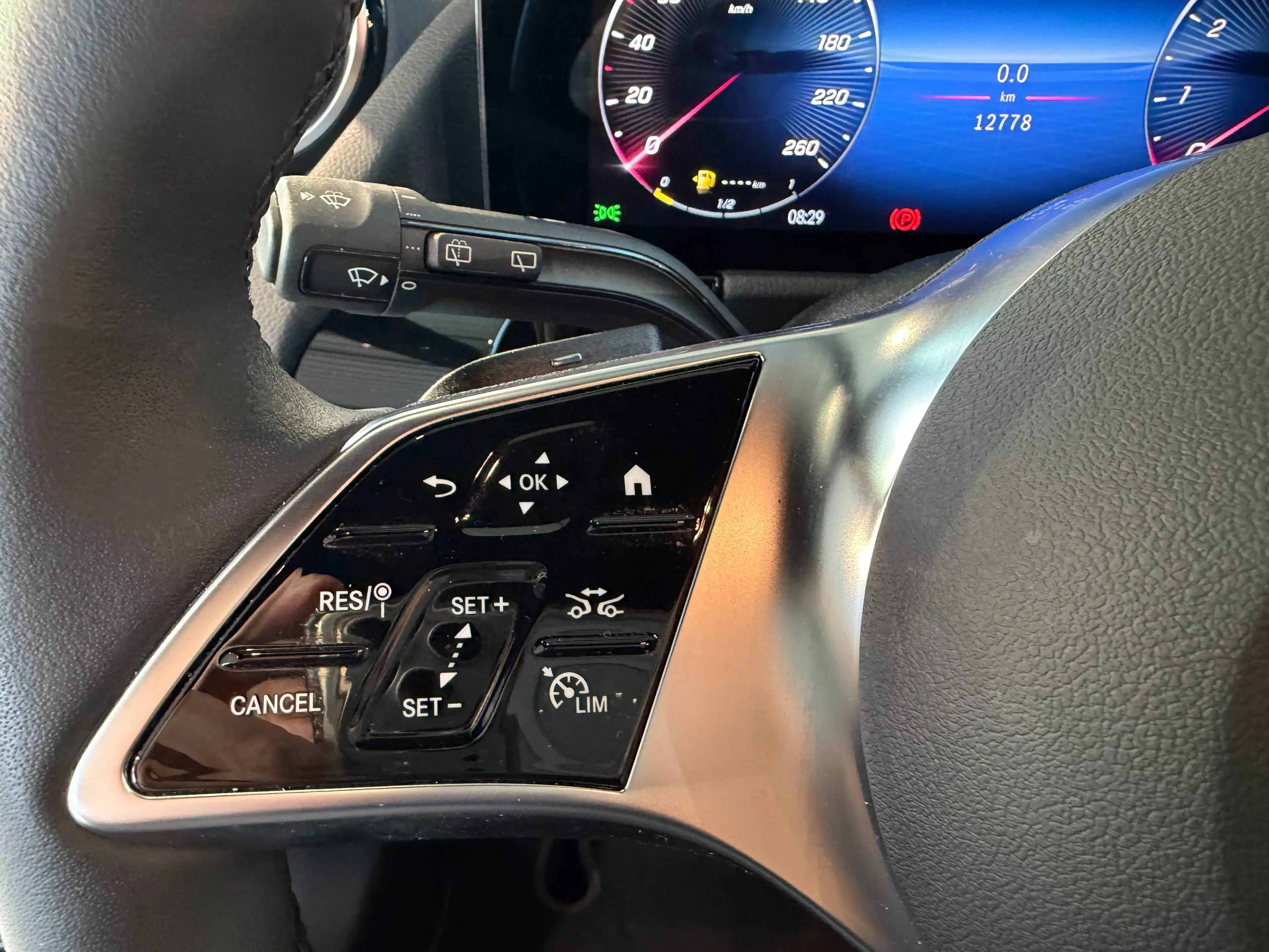 Mercedes-Benz GLA 180 -Night -Dode hoek -Distronic - 360 Camera - Keyless go — photo 15