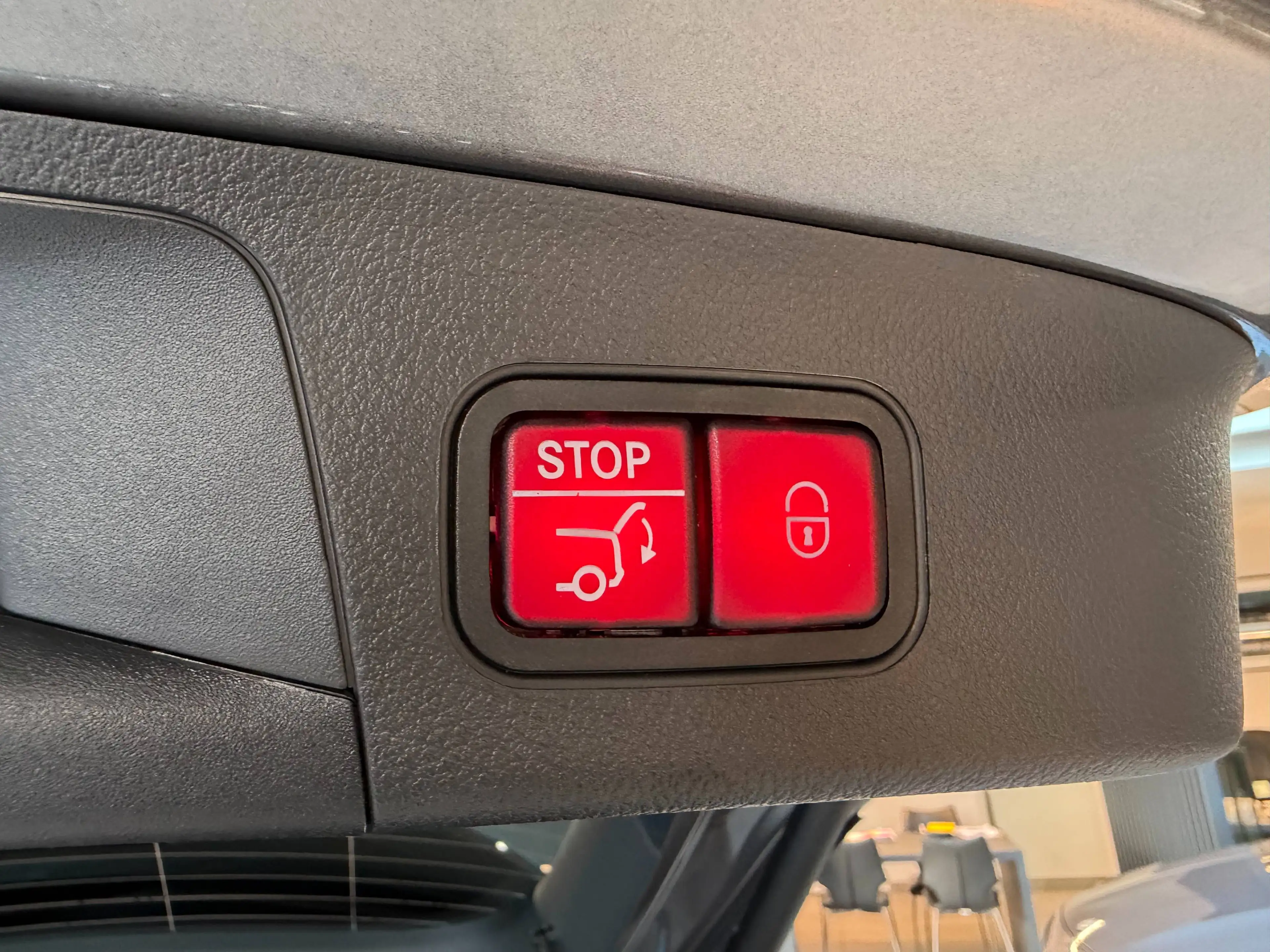 Mercedes-Benz GLA 180 -Night -Dode hoek -Distronic - 360 Camera - Keyless go — photo 10
