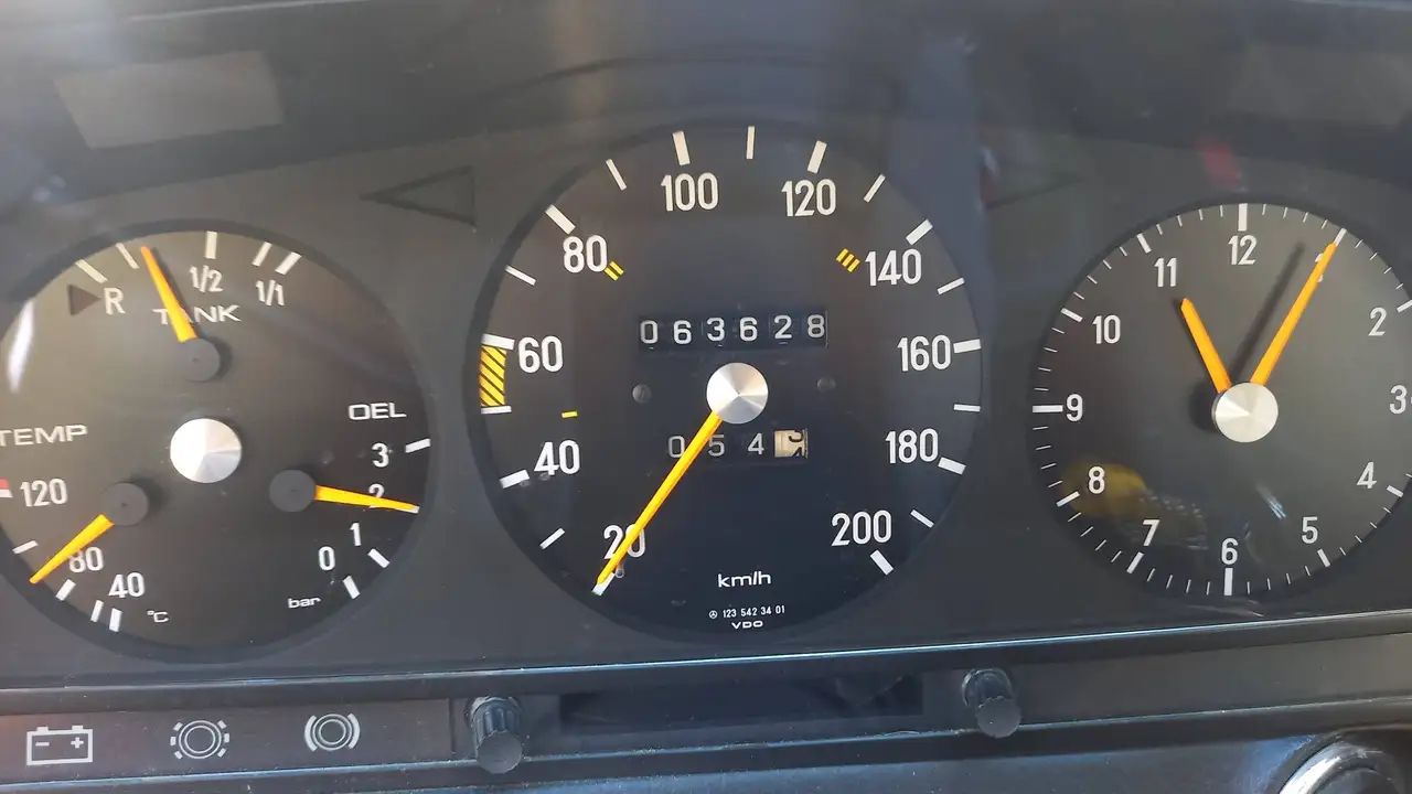 Mercedes-Benz 230 W 123, foto 11