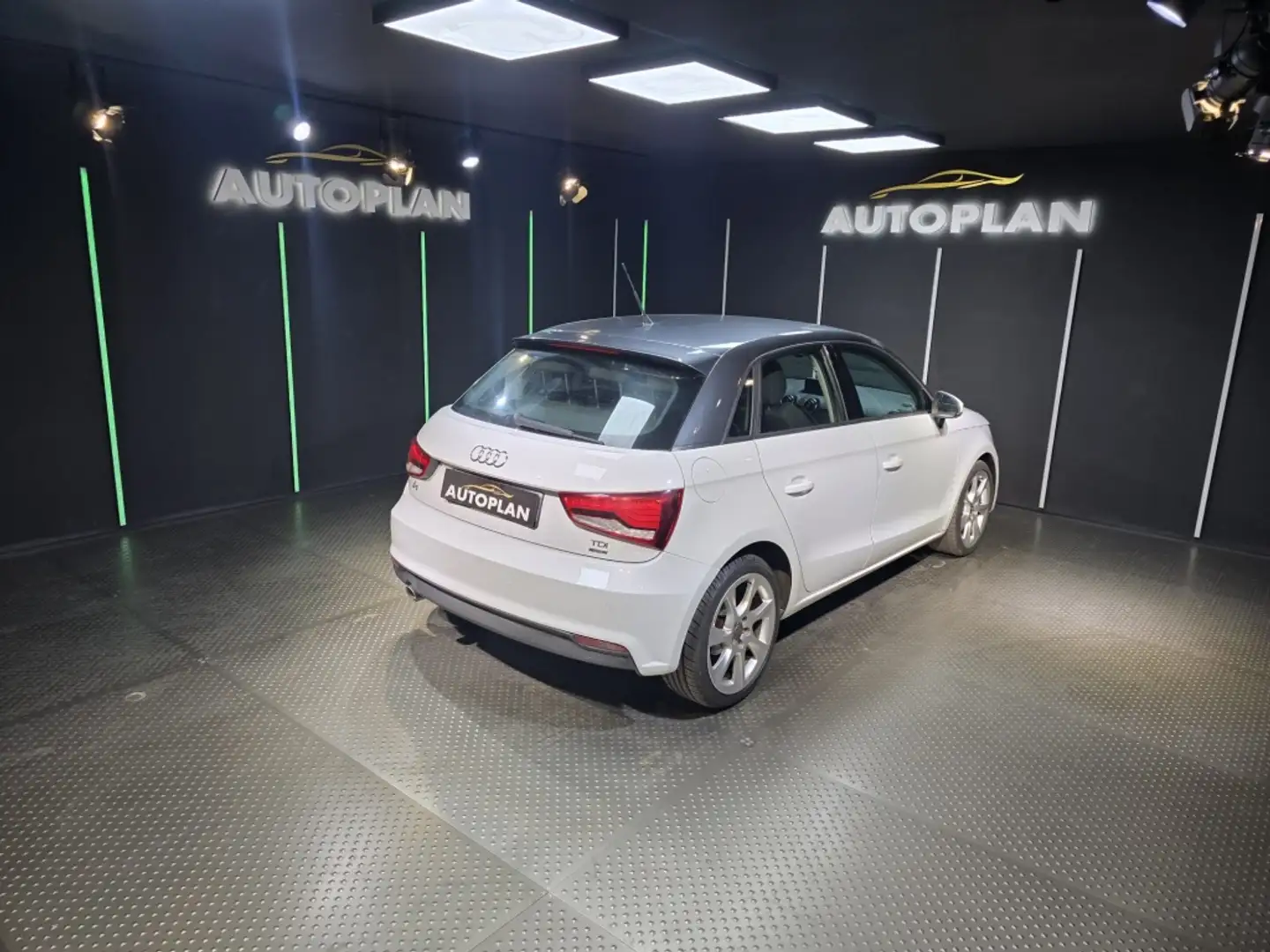 Audi A1 Sportback 1.4TDI ultra Design Blanc - 2