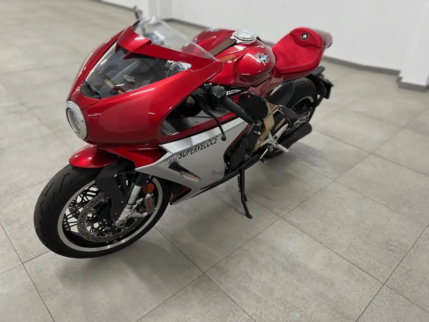 MV Agusta Superveloce 800 pack Alpine + oro Rouge - 2