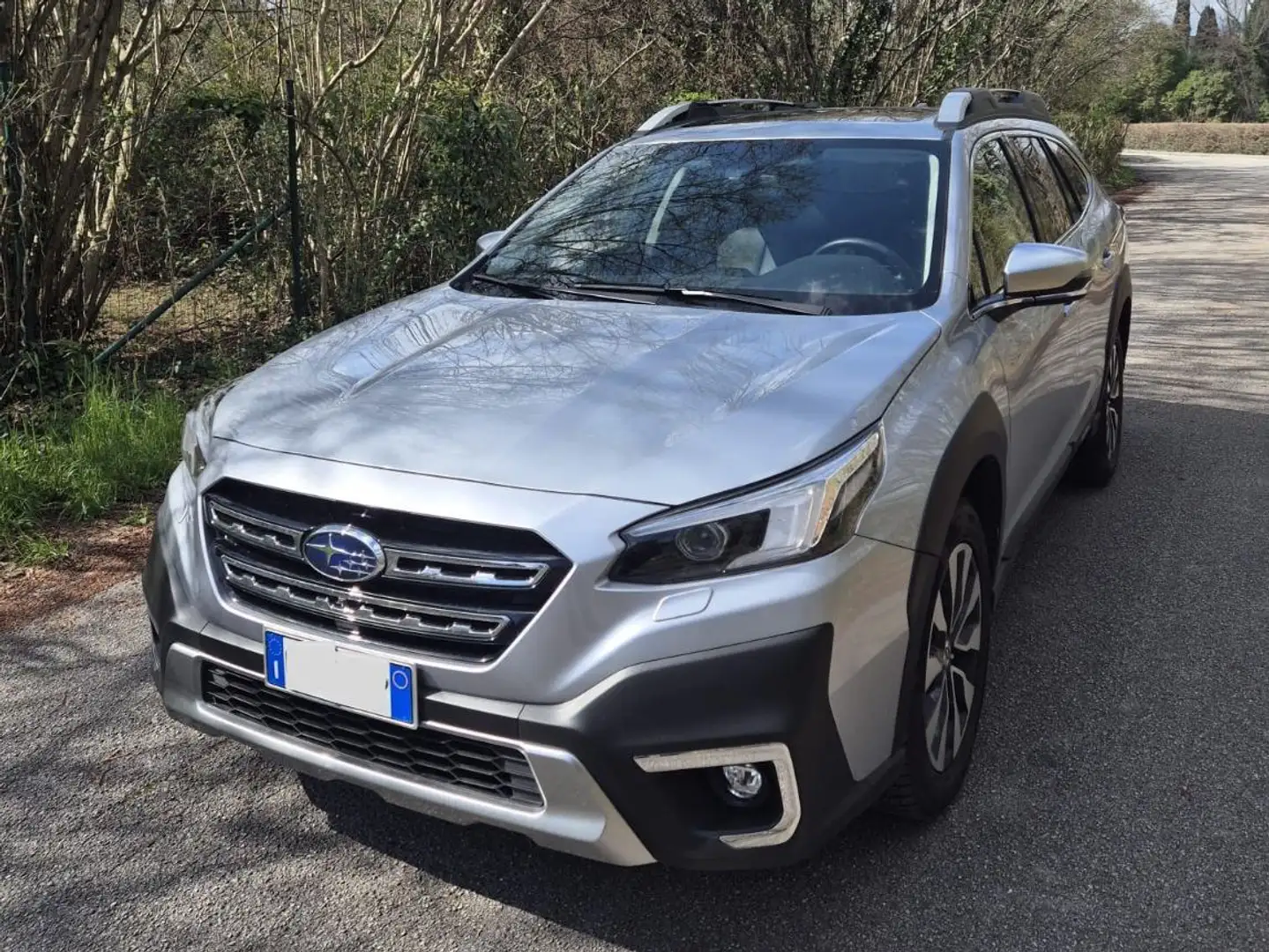 Subaru OUTBACK Outback VI 2021 2.5i Premium lineartronic Stříbrná - 1