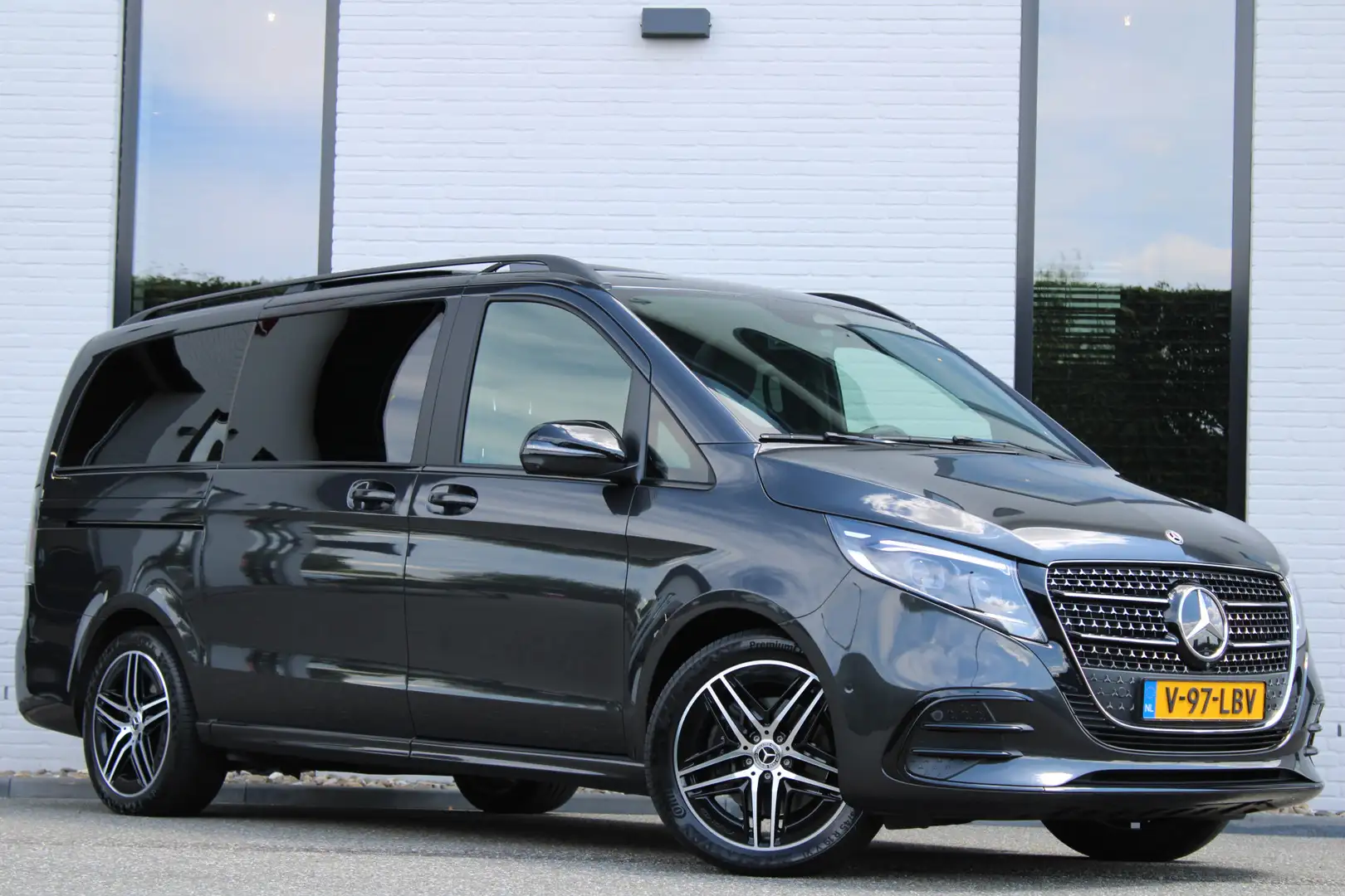 Mercedes-Benz V 300 300d / DC / AMG / 4-Matic / Luchtvering / Panorama Grijs - 1