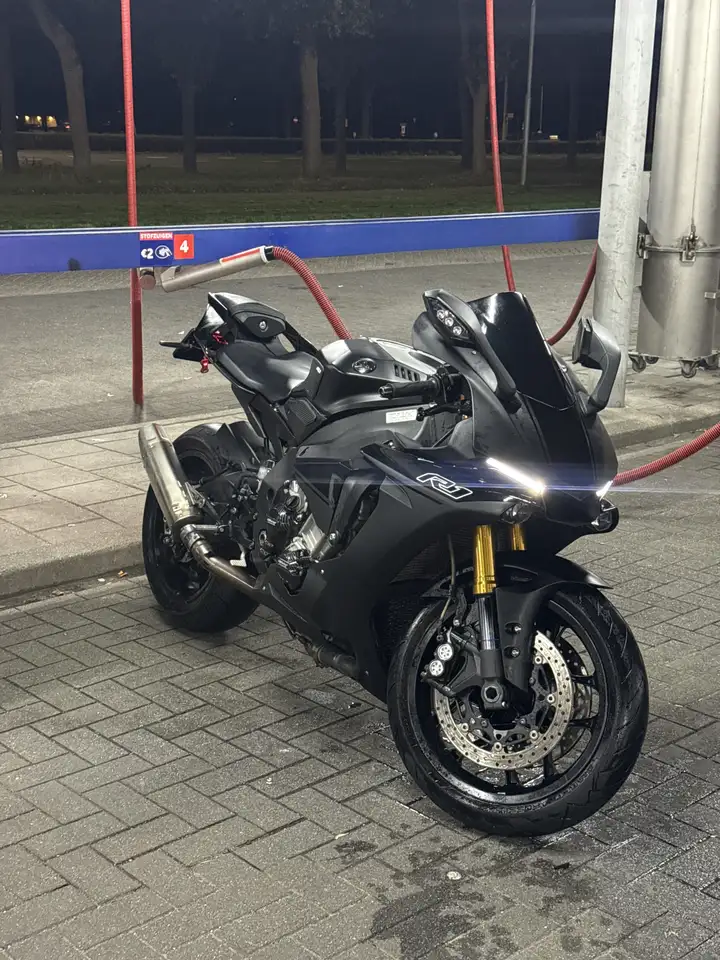 Yamaha YZF-R1