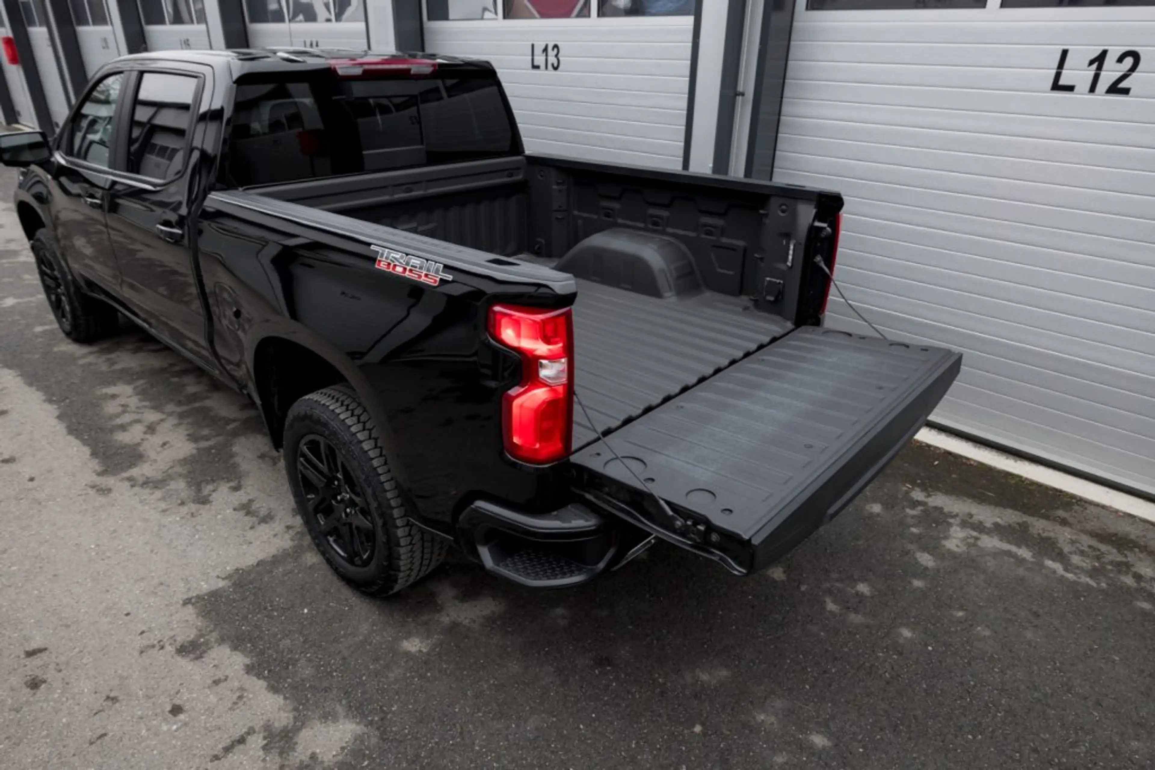 Chevrolet Silverado 1500 LT Trail Boss Crew Cab Short Box 4x4 — photo 12