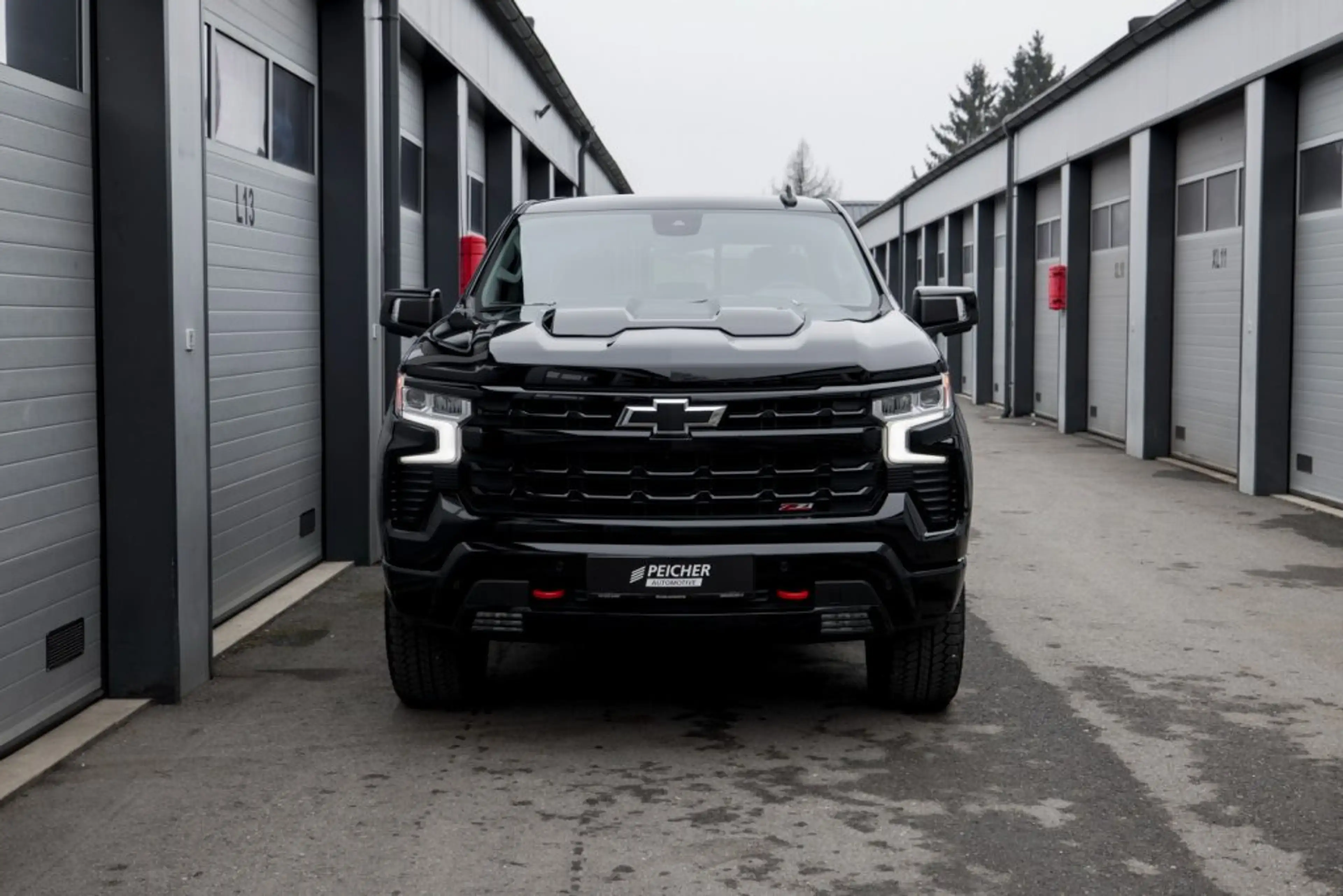 Chevrolet Silverado 1500 LT Trail Boss Crew Cab Short Box 4x4 — photo 5