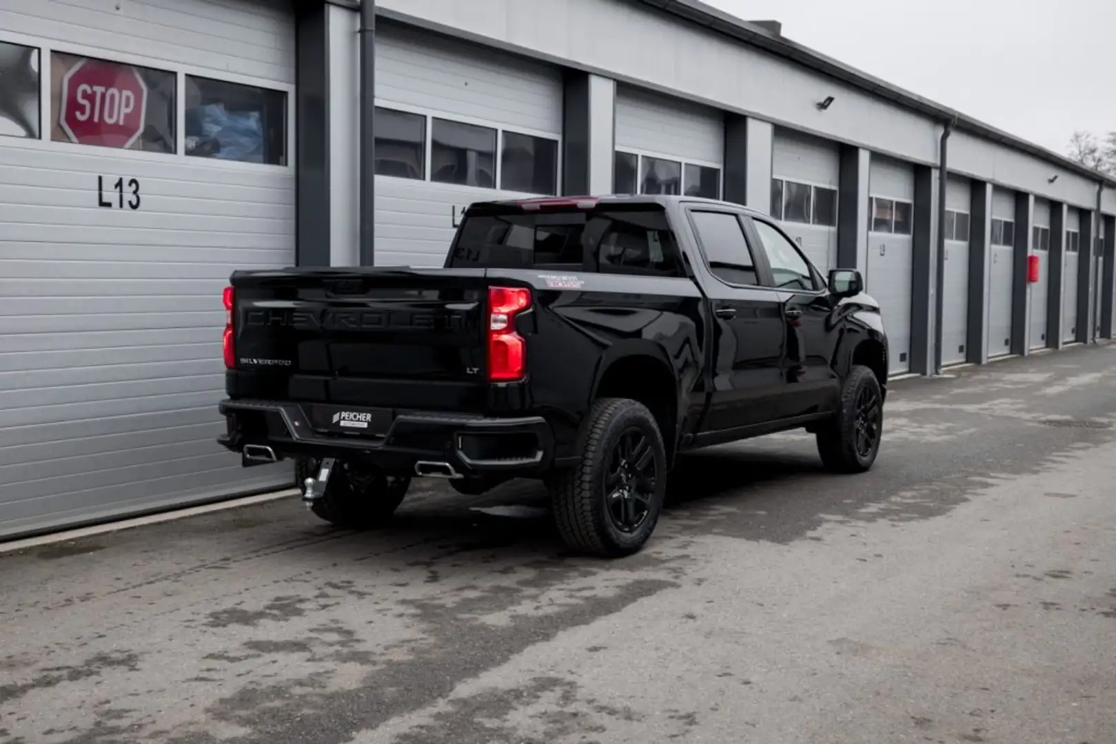 Chevrolet Silverado 1500 LT Trail Boss Crew Cab Short Box 4x4 Schwarz - 2