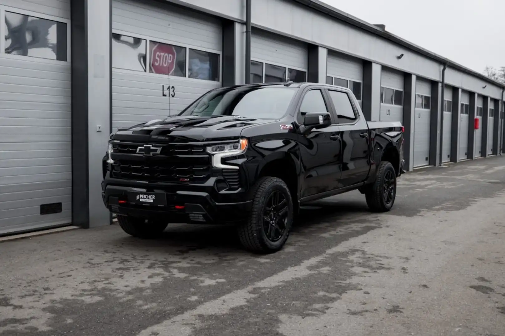 Chevrolet Silverado 1500 LT Trail Boss Crew Cab Short Box 4x4 Schwarz - 1