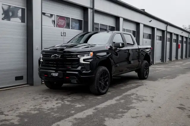 Chevrolet Silverado 1500 LT Trail Boss Crew Cab Short Box 4x4
