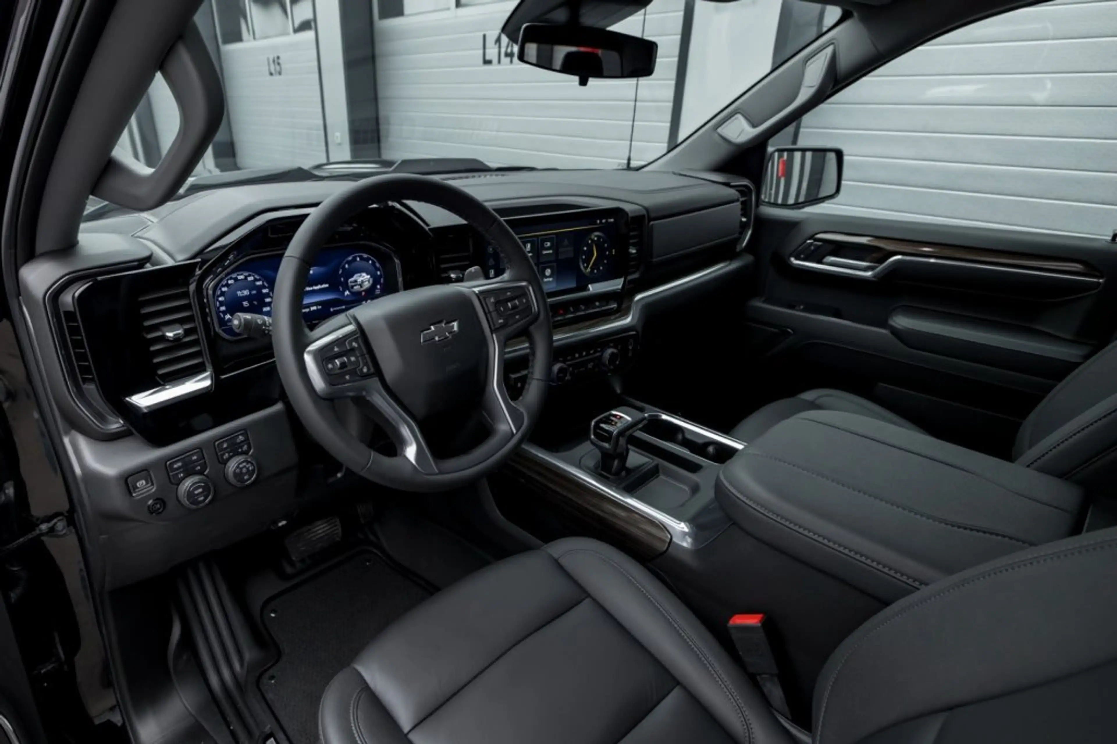 Chevrolet Silverado 1500 LT Trail Boss Crew Cab Short Box 4x4 — photo 14