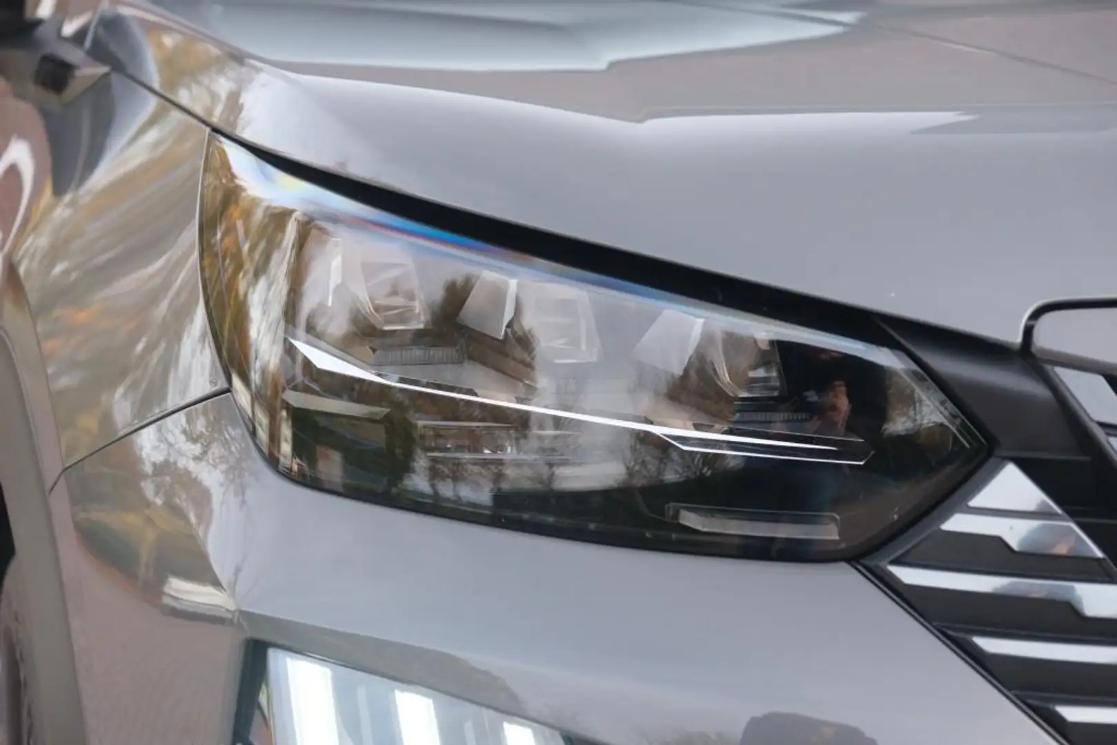 Peugeot 2008 1.2 PureTech 130pk EAT8 GT Pack | Navi | App Conne Gris - 2