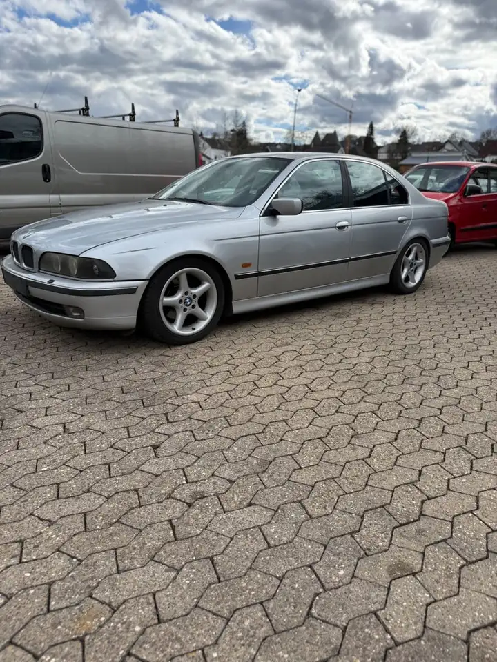 BMW 523