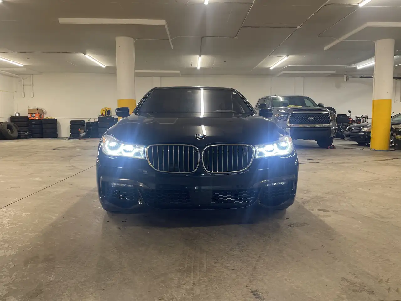 BMW 7 Series снимка BMW 7 Series